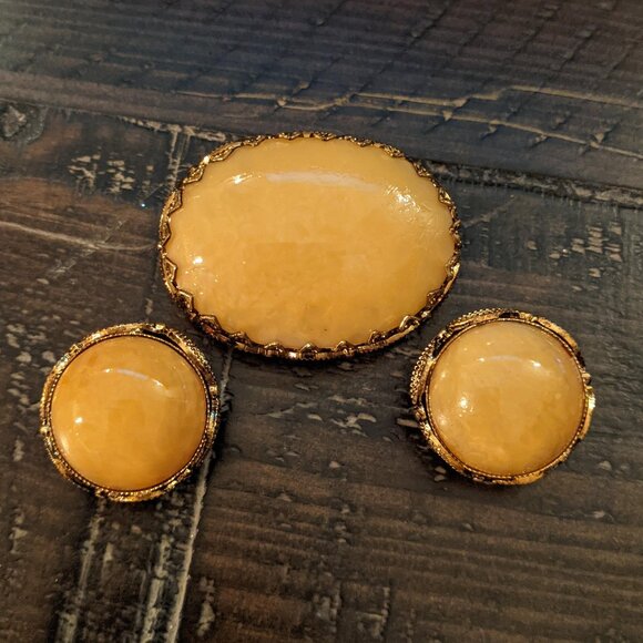 Vintage Jewelry - Vintage MCM Butterscotch Resin Brooch Clip-On Earrings Set Gold Tone Ornate Glam